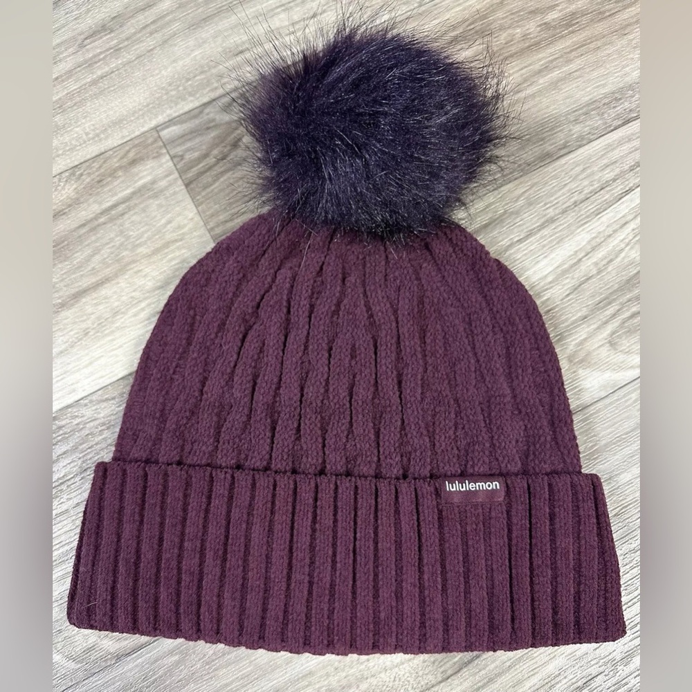 Lululemon Cable Knit Pom Beanie